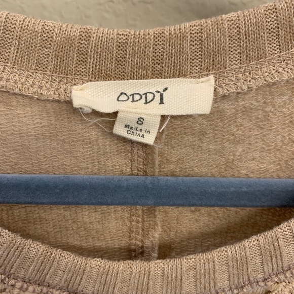 Lace Open-Back Top - Picture 5 of 6